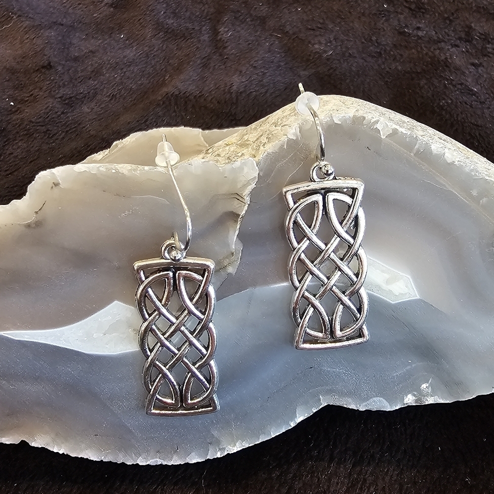 💥4 for $25💥Silvertone Celtic Drop Earrings